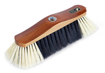 Peggy Perfect Straßenbesen aus Holz, naturfarbene Naturborste, braun lackiert