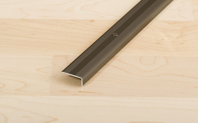 PROLINE Treppenwinkel aus Aluminium, gerillt und gelocht, bronze, 25 x 20 mm