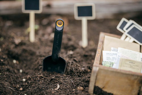 Fiskars Solid Blumenkelle als Schaufel-Kleingerät, für Schaufeln im Garten